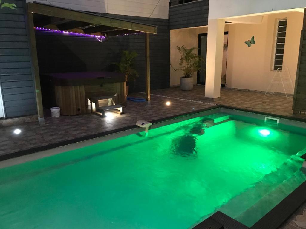 상트-앙드레 Le Flamboyant Avec Piscine Chauffee 30° Et Jacuzzi 아파트 외부 사진