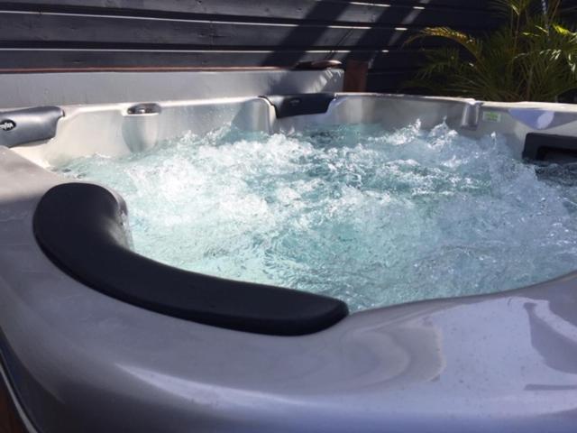 상트-앙드레 Le Flamboyant Avec Piscine Chauffee 30° Et Jacuzzi 아파트 외부 사진